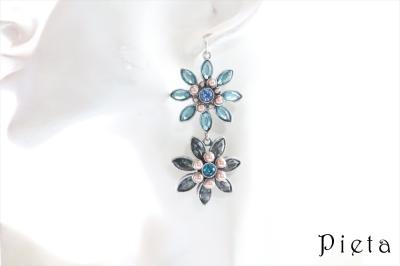 ブルー・ブラックビジュー・ツインフラワーピアス